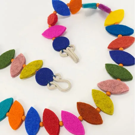 Felt bead necklace - leaves