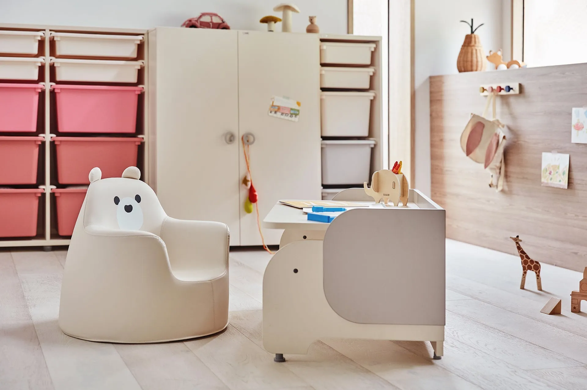 iloom Kids Elephant Desk