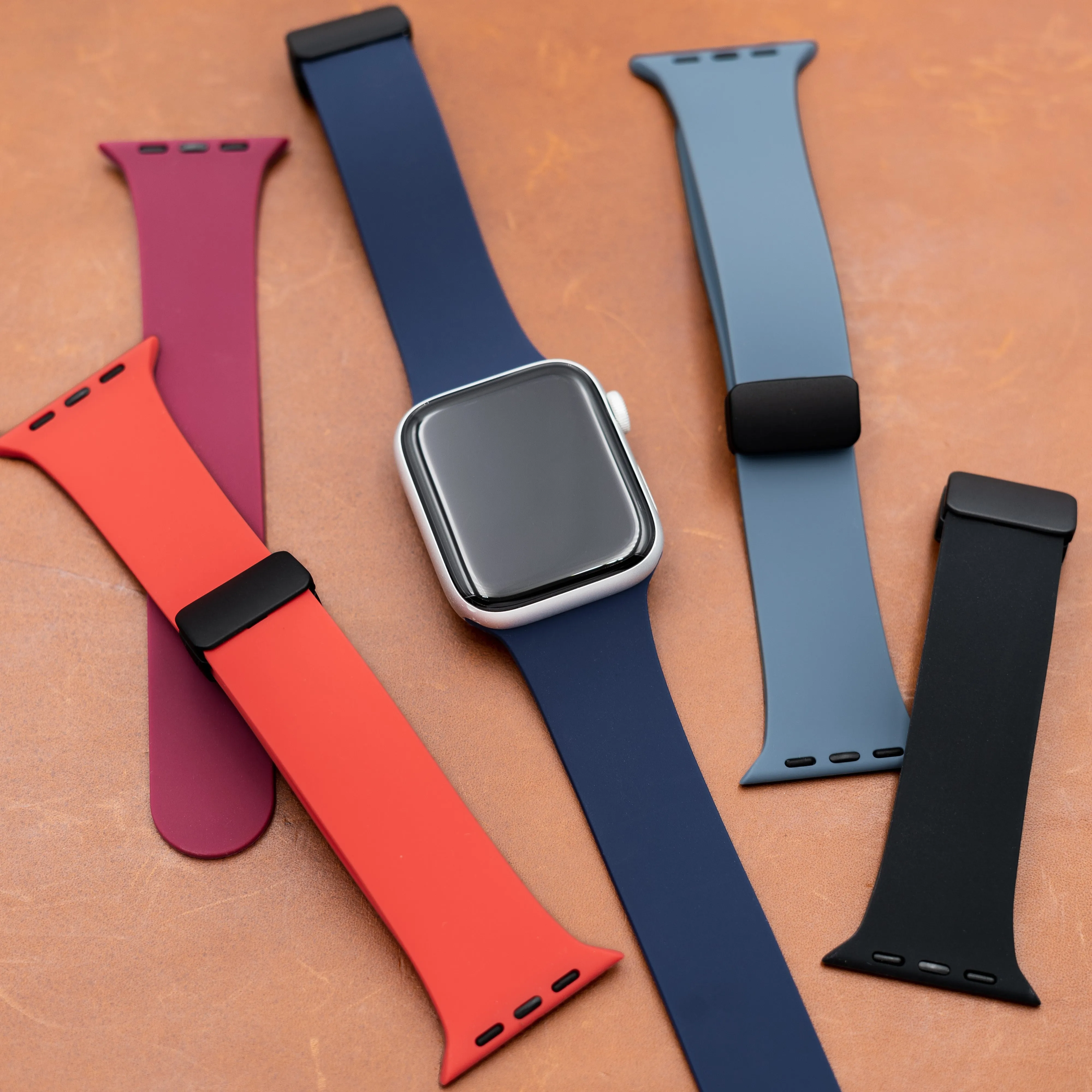 Rubber Strap w/ Clasp in Navy (Apple Watch)