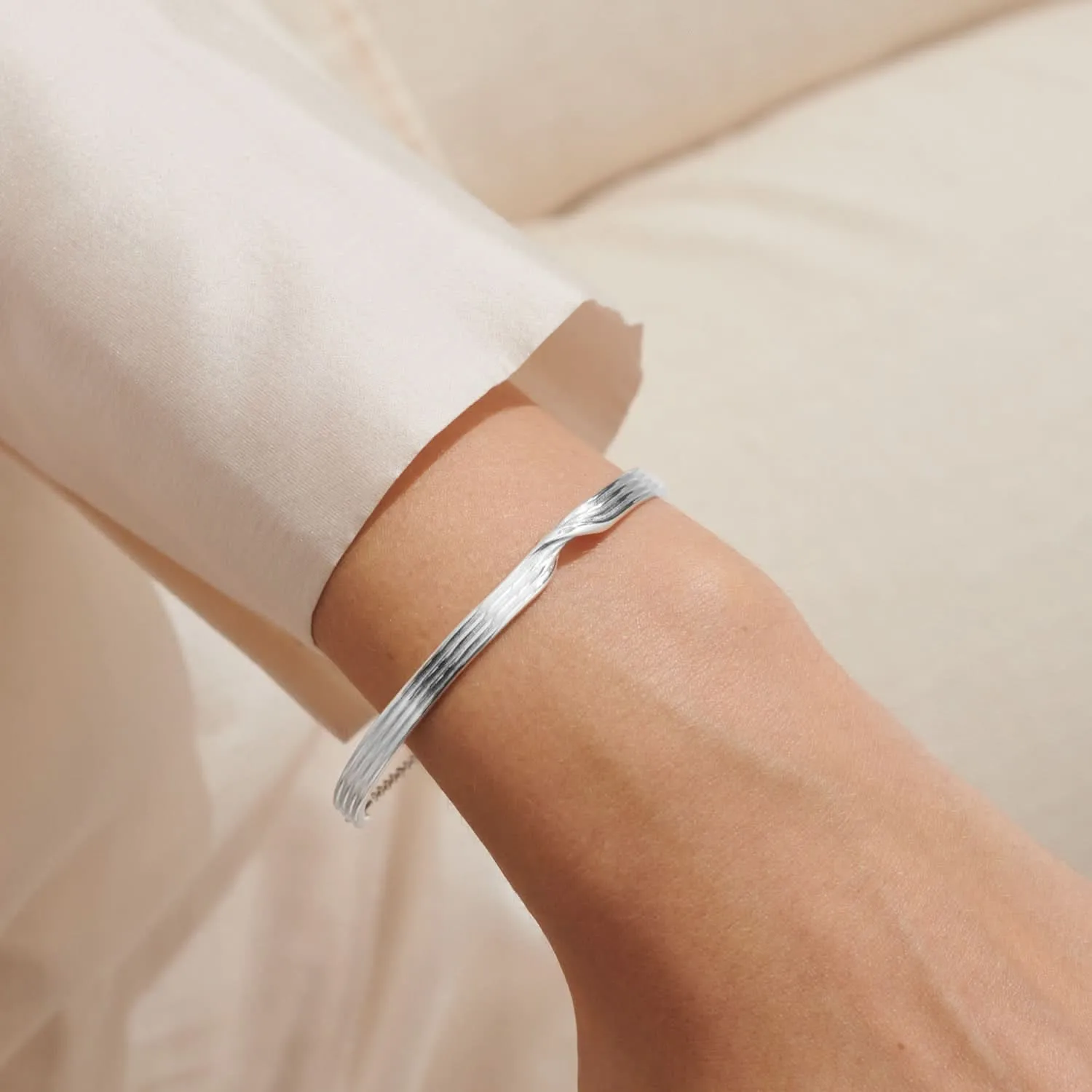 Twist Bangle Bar Silver Plated Bracelet 7887